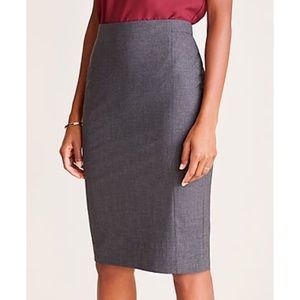 NWT Ann Taylor The Pencil Skirt in Tropical Wool in Dark Grey